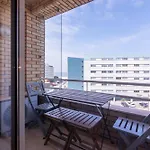 Oceanbreeze - Ecohost - T2 Espacoso Com Varanda E Garagem Perto Da Em Appartement *