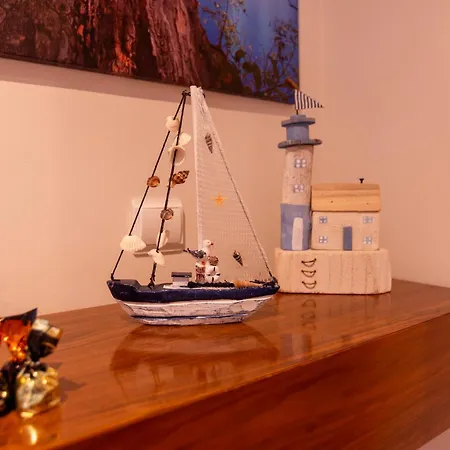 Oceanbreeze - Ecohost - T2 Espacoso Com Varanda E Garagem Perto Da Em Daire