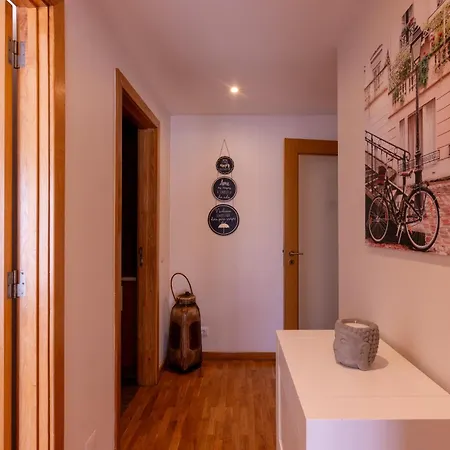 Oceanbreeze - Ecohost - T2 Espacoso Com Varanda E Garagem Perto Da Em Daire Matosinhos (Porto)