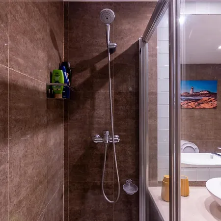 Daire Oceanbreeze - Ecohost - T2 Espacoso Com Varanda E Garagem Perto Da Em *