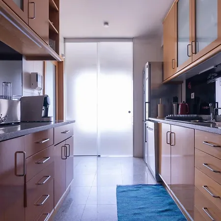 Oceanbreeze - Ecohost - T2 Espacoso Com Varanda E Garagem Perto Da Em Daire