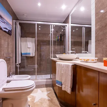 Oceanbreeze - Ecohost - T2 Espacoso Com Varanda E Garagem Perto Da Em *
