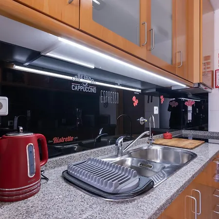 Oceanbreeze - Ecohost - T2 Espacoso Com Varanda E Garagem Perto Da Em Daire