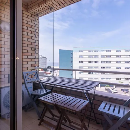 Oceanbreeze - Ecohost - T2 Espacoso Com Varanda E Garagem Perto Da Em Daire *