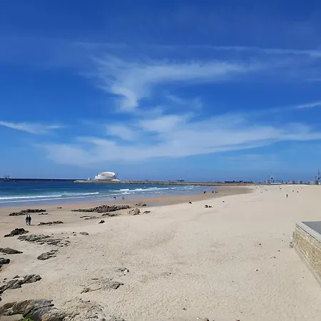 Oceanbreeze - Ecohost - T2 Espacoso Com Varanda E Garagem Perto Da Em Daire Matosinhos (Porto)